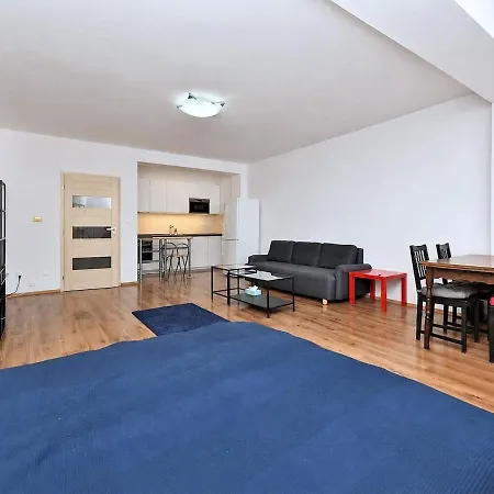 Modern With Parking, 10 Minutes To The Center, Netflix Daire Bratislava