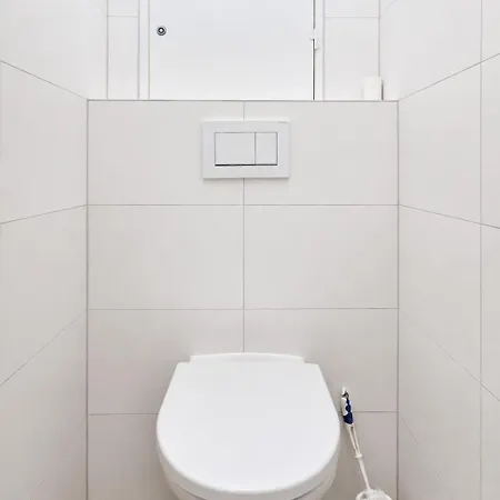 Modern With Parking, 10 Minutes To The Center, Netflix Daire