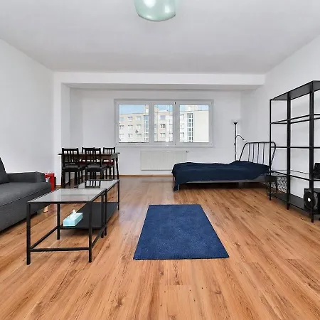 Modern With Parking, 10 Minutes To The Center, Netflix *
