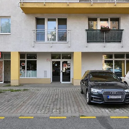 Modern With Parking, 10 Minutes To The Center, Netflix Daire *