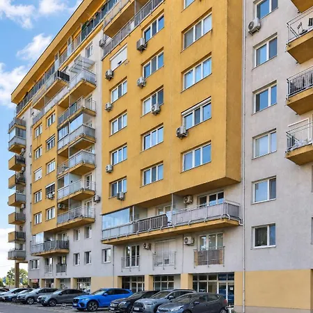 Daire Modern With Parking, 10 Minutes To The Center, Netflix